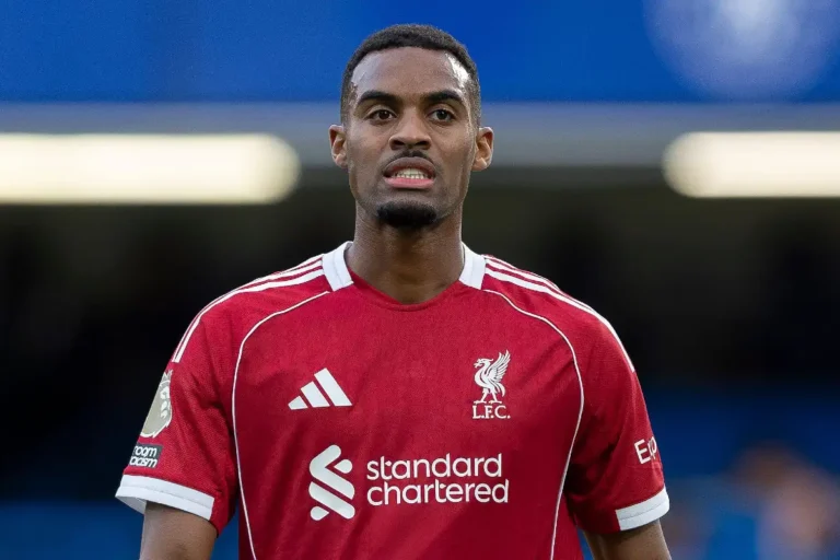 Liverpool retient son souffle avant Man United