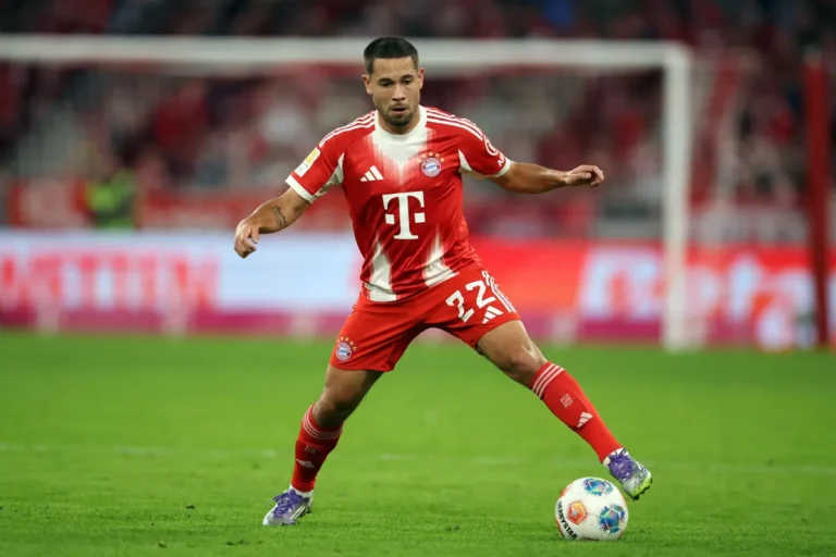 Raphaël Guerreiro visé par le Benfica ©Alamy