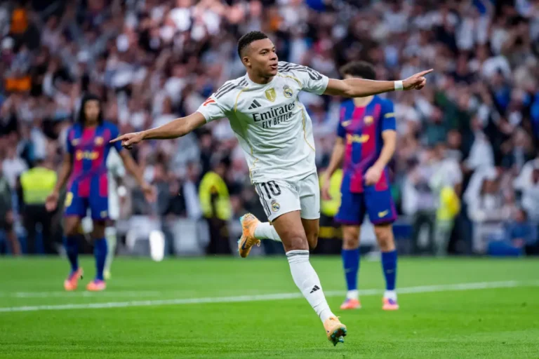 Kylian Mbappé va recevoir un nouveau trophée ©Alamy