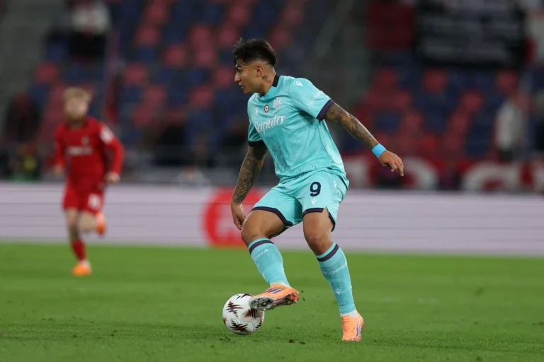 Santiago Castro sous le maillot de Bologne @Alamy