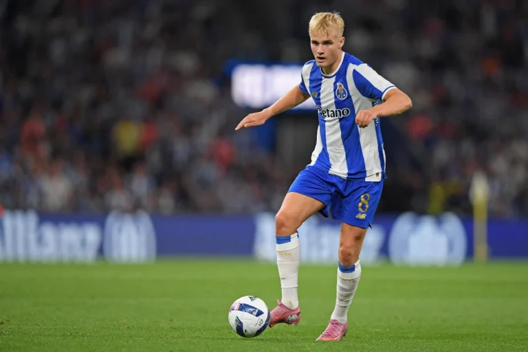 Victor Froholdt avec le FC Porto @Alamy
