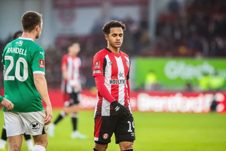 Fabio Carvalho sous le maillot de Brentford @Alamy