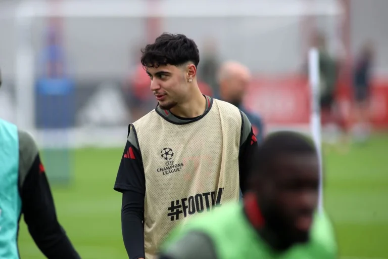 Aleksandar Pavlovic à l'entrainement avec le Bayern Munich @Alamy