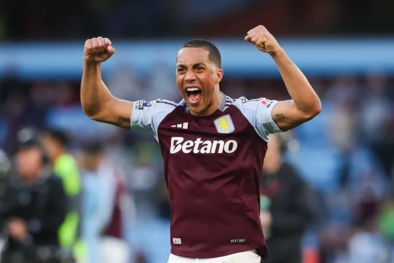 Tielemans sous le maillot d'Aston Villa @Alamy