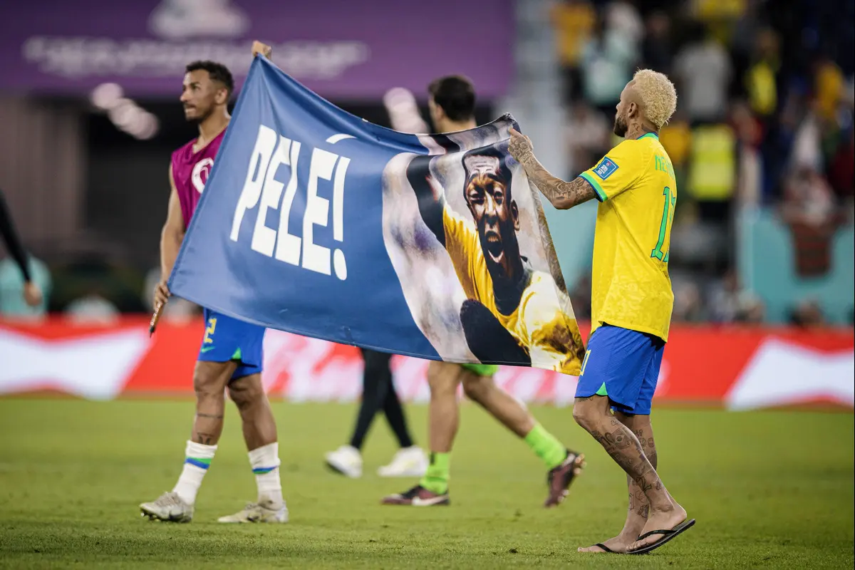 Brésil : Neymar assure la relève du roi Pelé