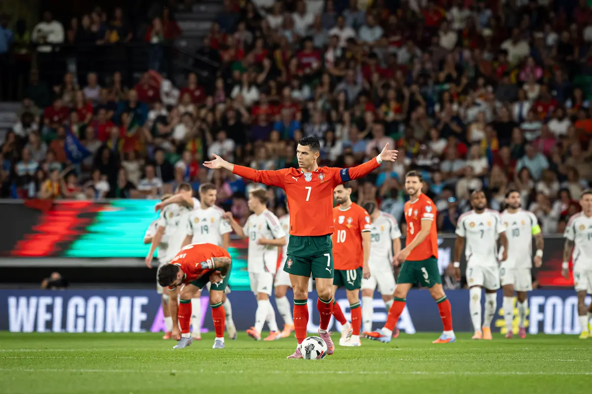 Cristiano Ronaldo tend les bras à un bourreau du Barça
