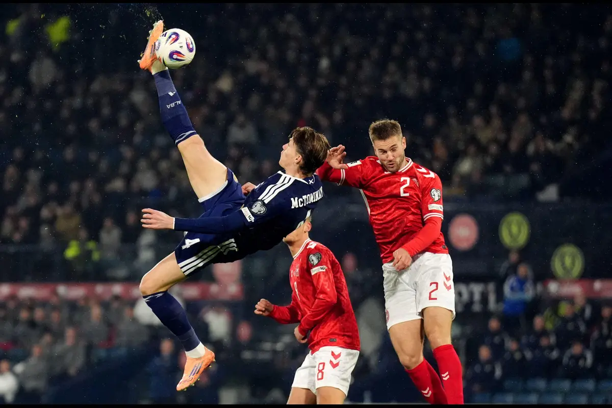 Scott McTominay se moque de Cristiano Ronaldo