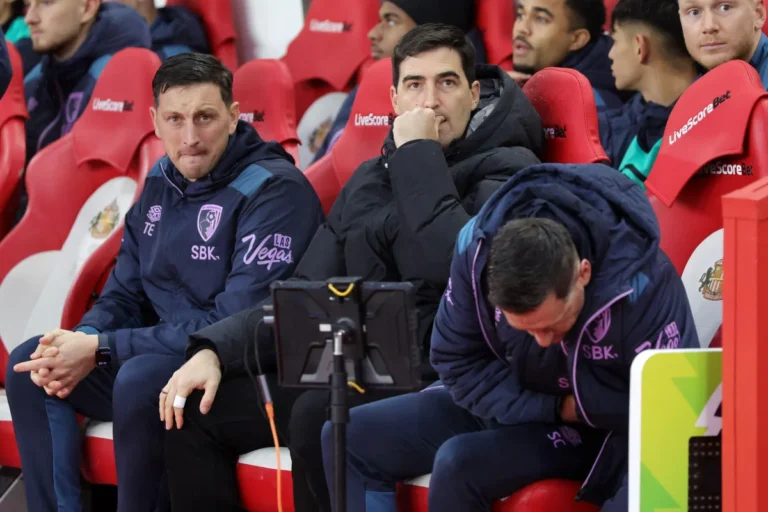 Andoni Iraola sur le banc de Bournemouth