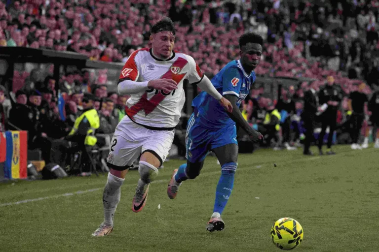Andrei Ratiu avec le Rayo Vallecano @Alamy