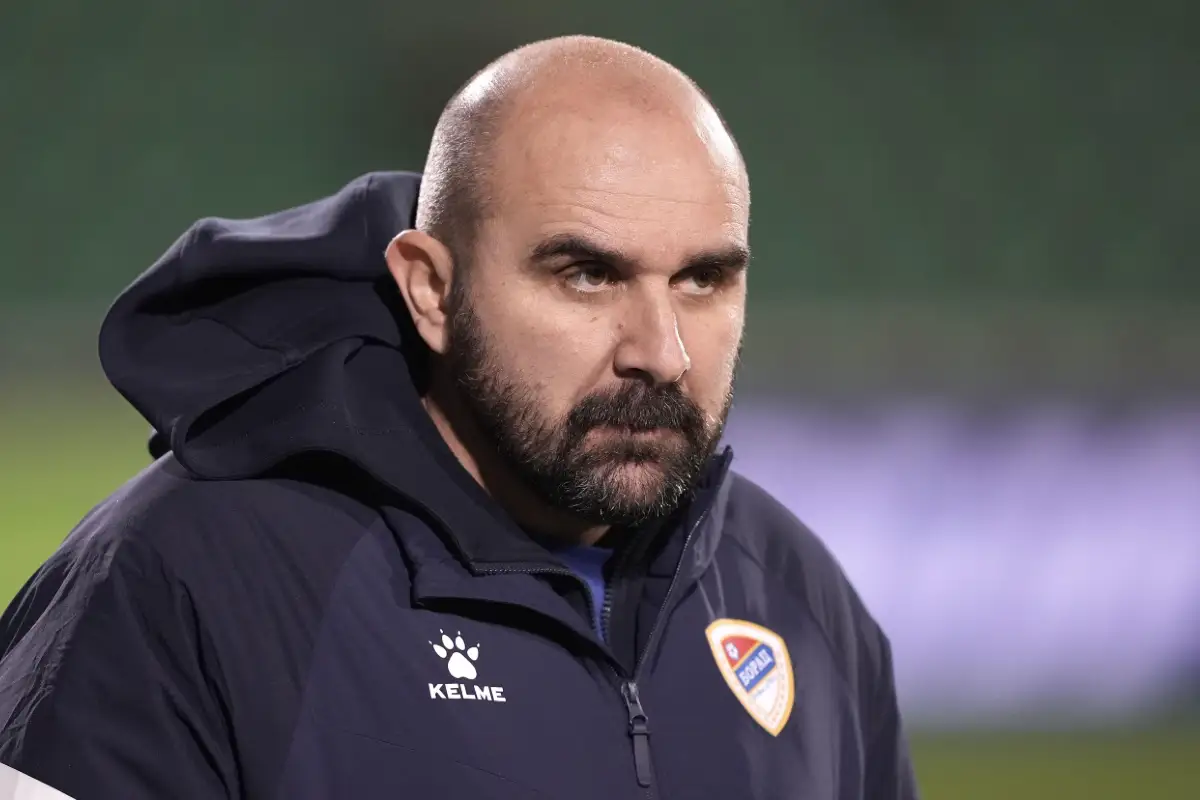 Drame en Serbie : un entraîneur décède en plein match