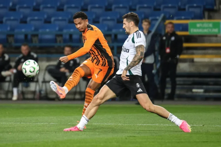 Eguinaldo courtisé par l'Atlético Madrid ©Alamy