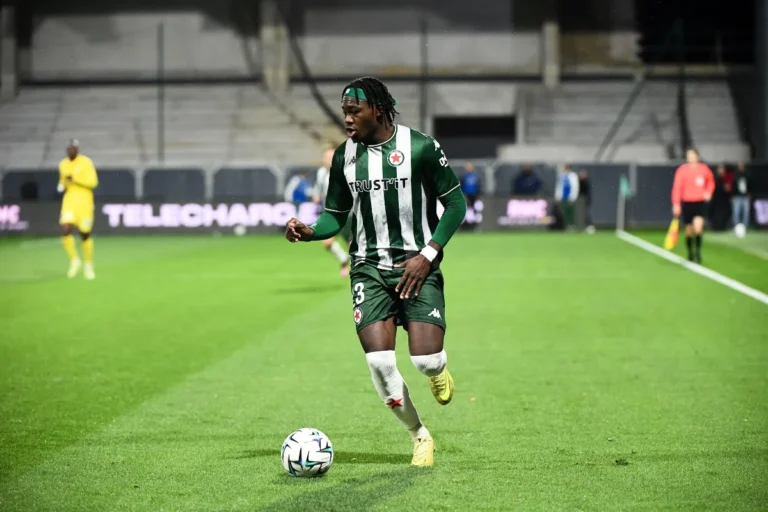 Jovany Ikanga sous le maillot du Red Star @Alamy