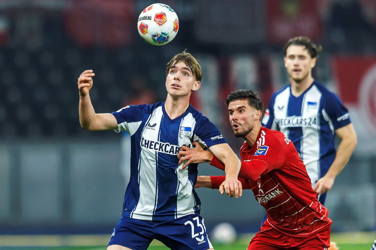 Le Real Madrid et le FC Barcelone ciblent un jeune prodige allemand