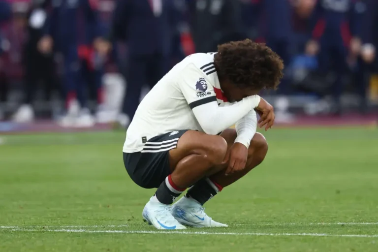 Man United : l'agent d'un attaquant menace son transfert