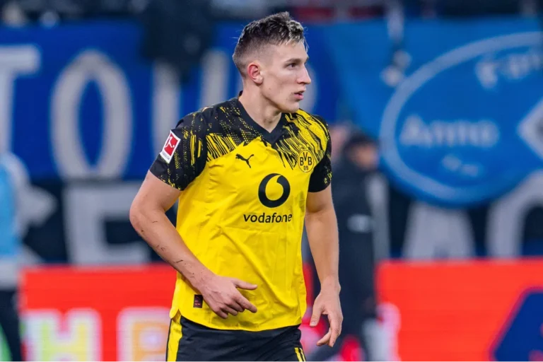 Nico Schlotterbeck avec le Borussia Dortmund @Alamy