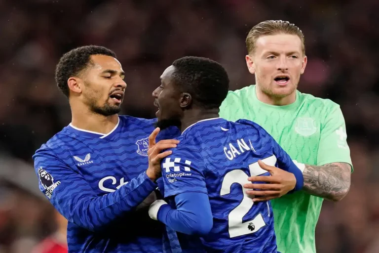 Vidéo : Gueye affronte encore son coéquipier à l'entraînement