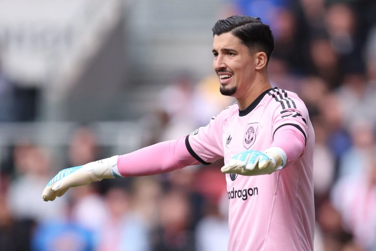 MU : ce club insiste pour Altay Bayindir