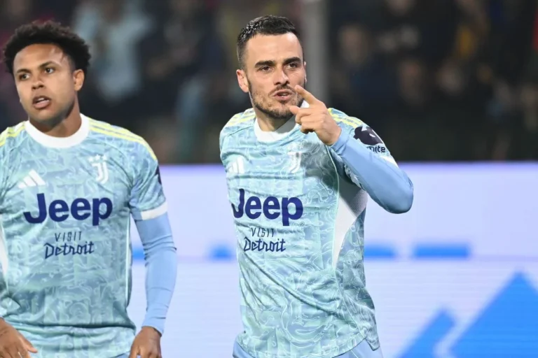 Filip Kostic sous le maillot de la Juventus Turin @Alamy