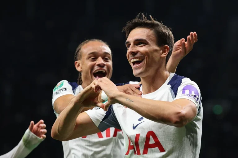 Joao Palhinha sous le maillot de Tottenham @Alamy