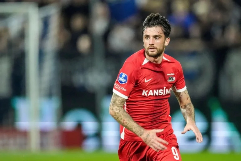 Troy Parrott sous le maillot d'Alkmaar @Alamy