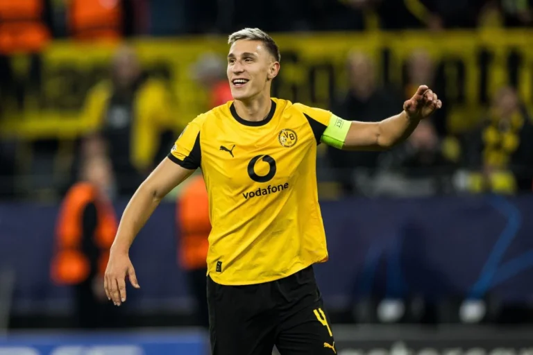 Schlotterbeck sous le maillot du Borussia Dortmund @Alamy