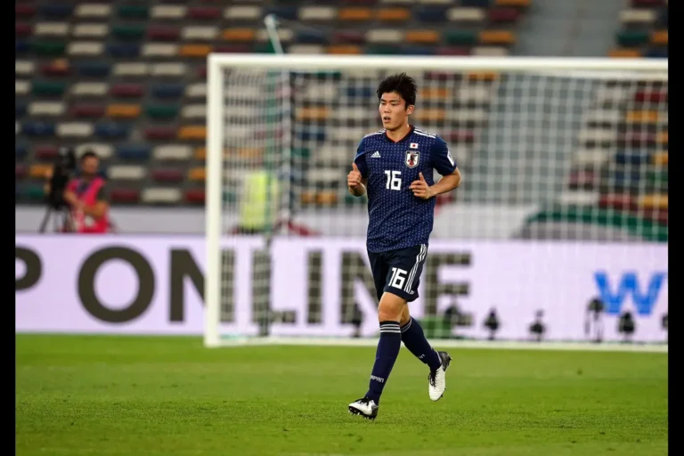 L'Ajax officialise la signature d'un défenseur japonais