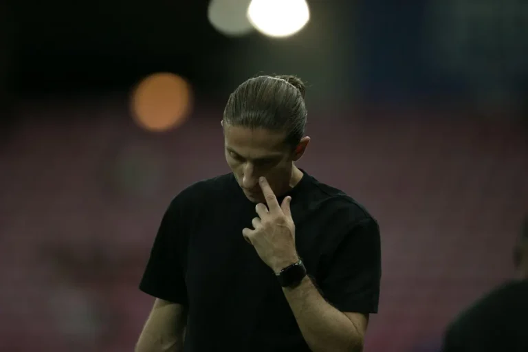 Flamengo : Felipe Luis face à un sacré dilemme