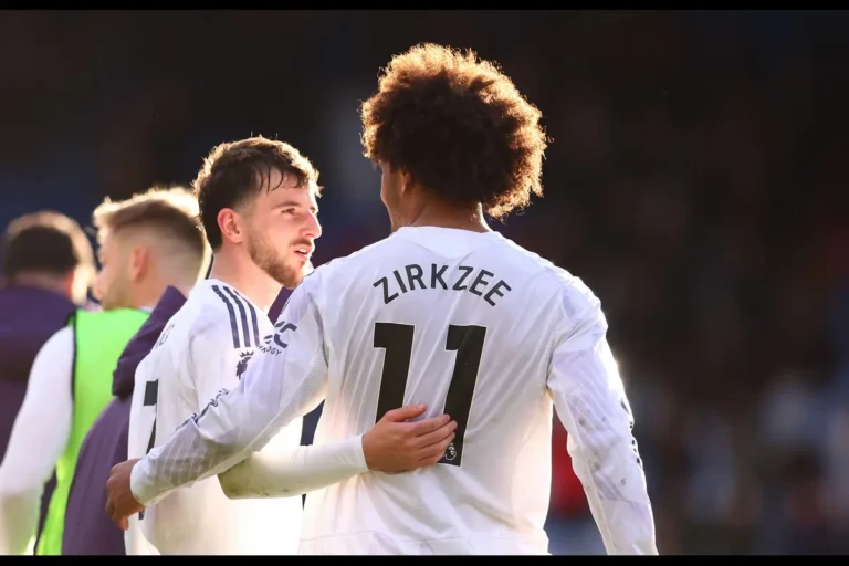 Man United : Adieu Zirkzee !