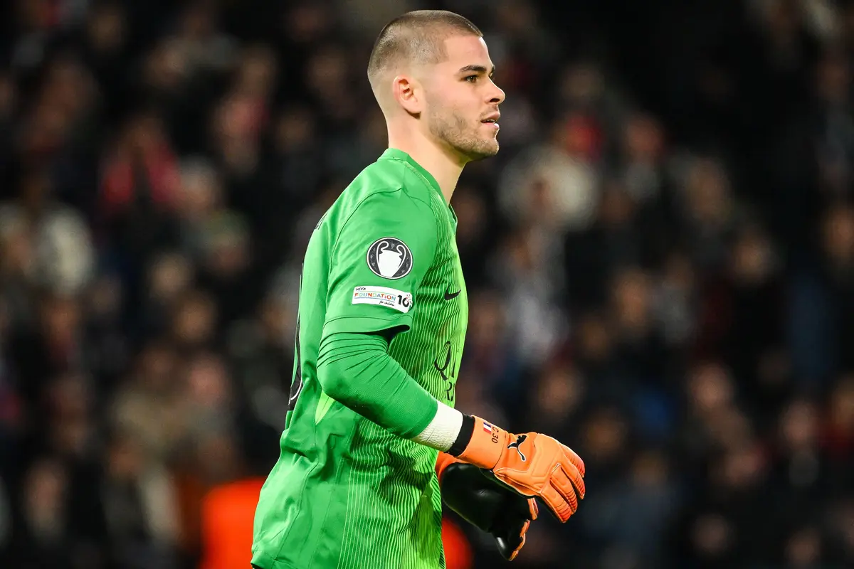 PSG : Quel sort pour Lucas Chevalier à son retour de blessure ?