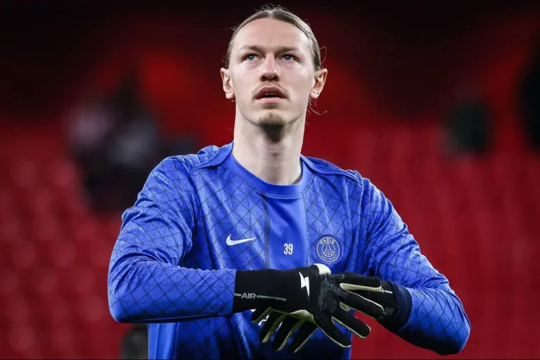 PSG : Plusieurs semaines d'absence pour Matvey Safonov