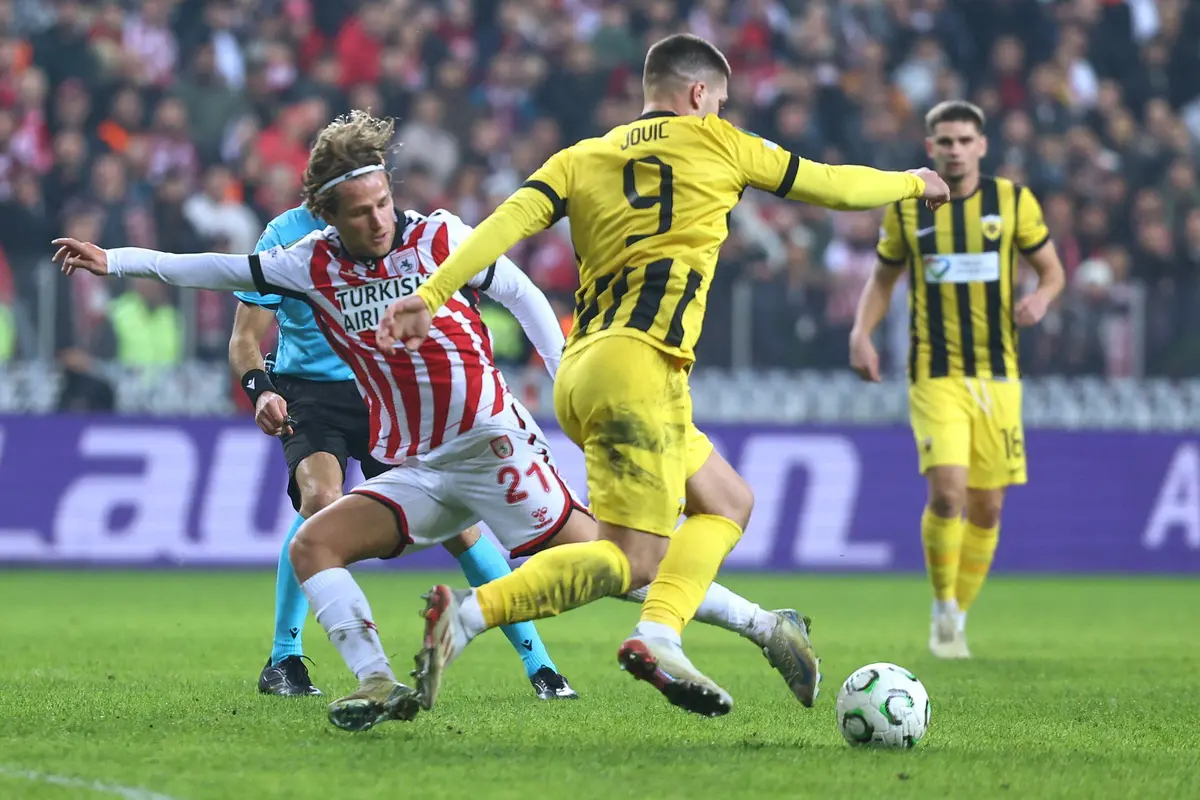 Le but à 500 000 euros de Luka Jovic