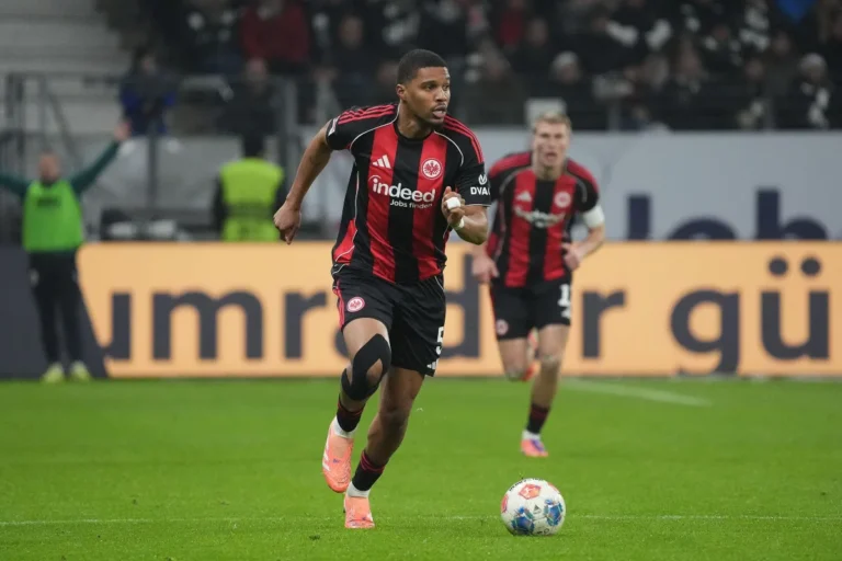 Aurèle Amenda sous le maillot de Francfort
