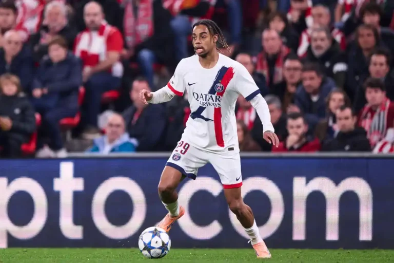 Bradley Barcola sous le maillot du PSG