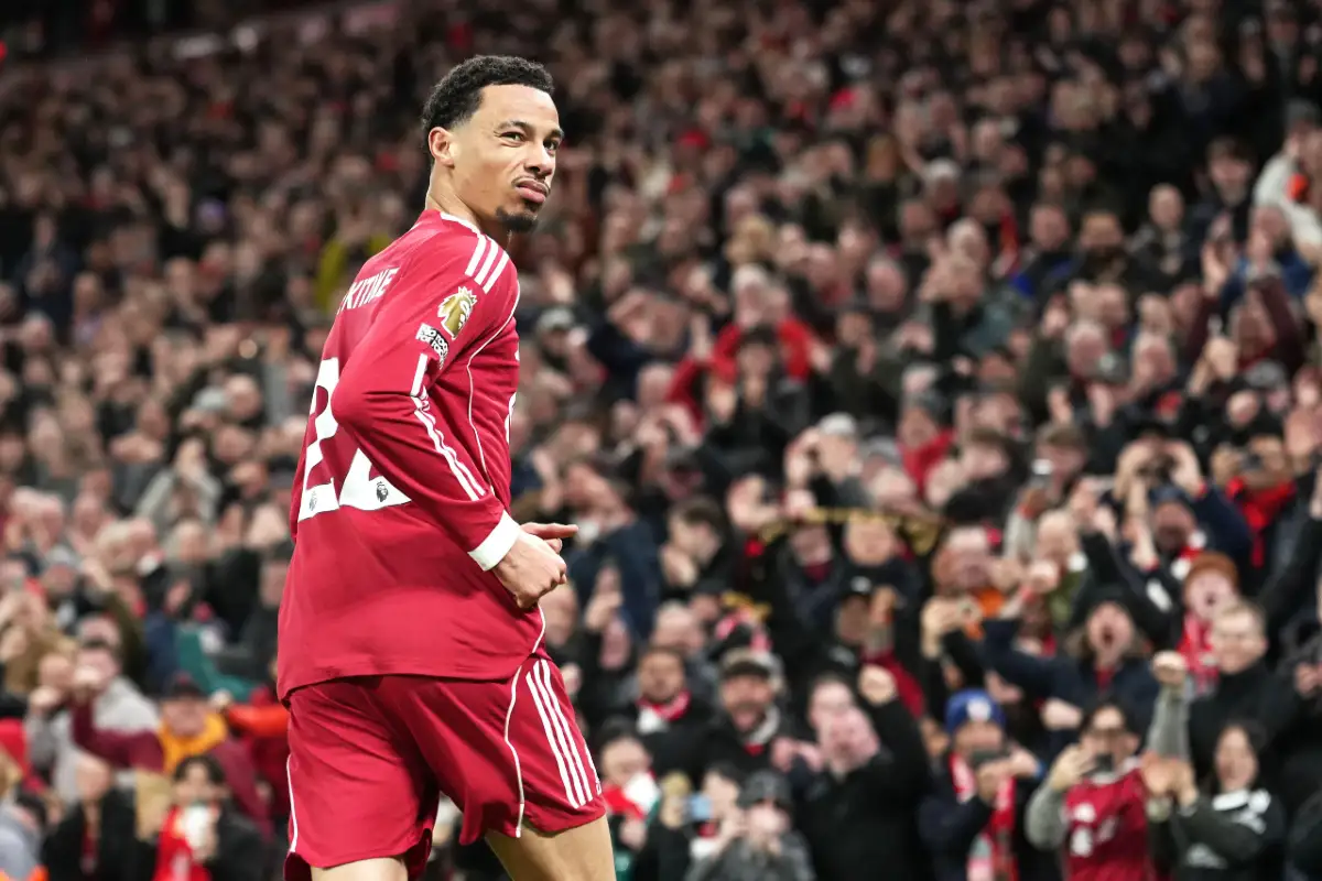 Ékitiké enflamme la Premier League avec un but incroyable