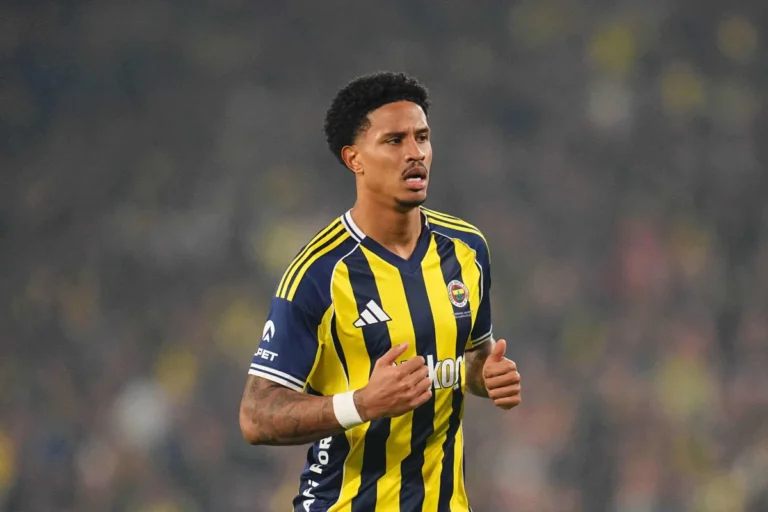 Jayden Oosterwolde avec le Fenerbahçe