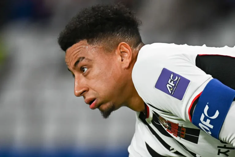 Man United un ex-attaquant annonce son retour