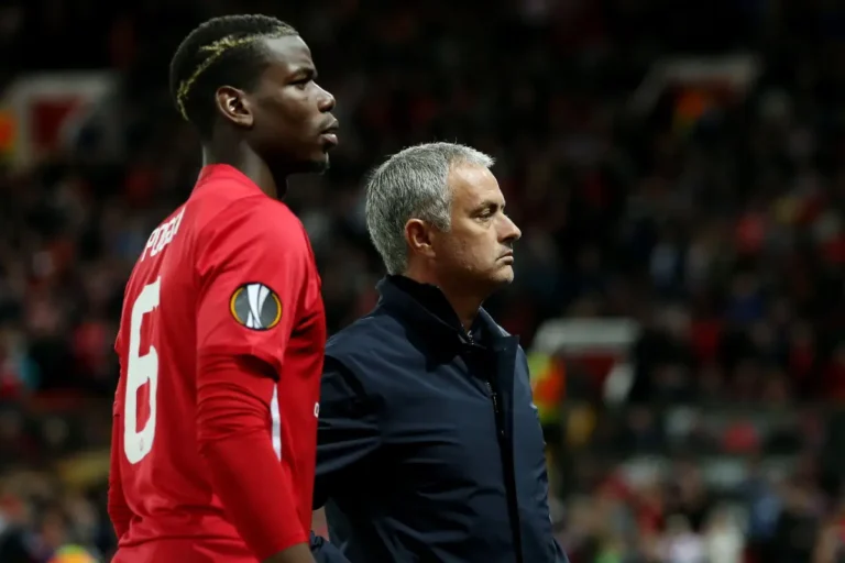 Mourinho reçoit un cadeau pour avoir mis Pogba sur le banc