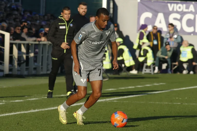 Rafik Belghali sous le maillot de l'Hellas Vérone