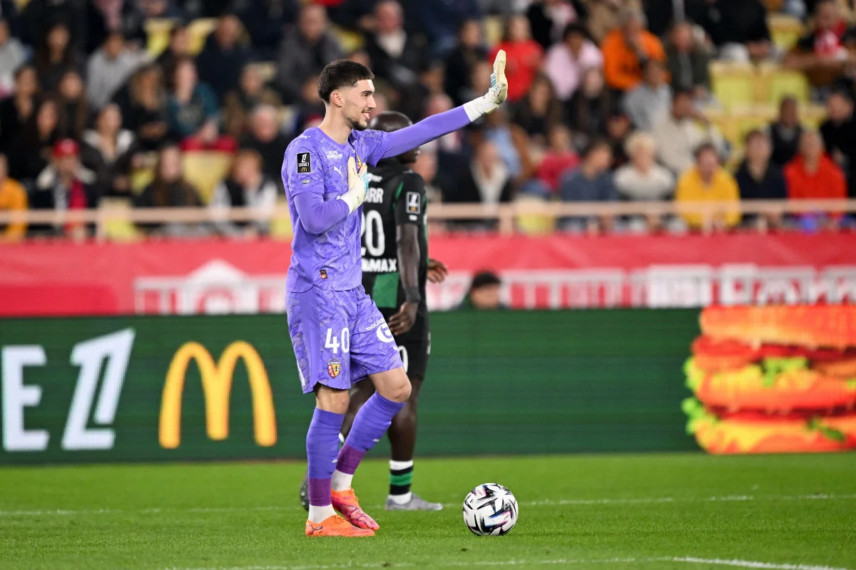 RC Lens : Robin Risser observé par un cador de Serie A