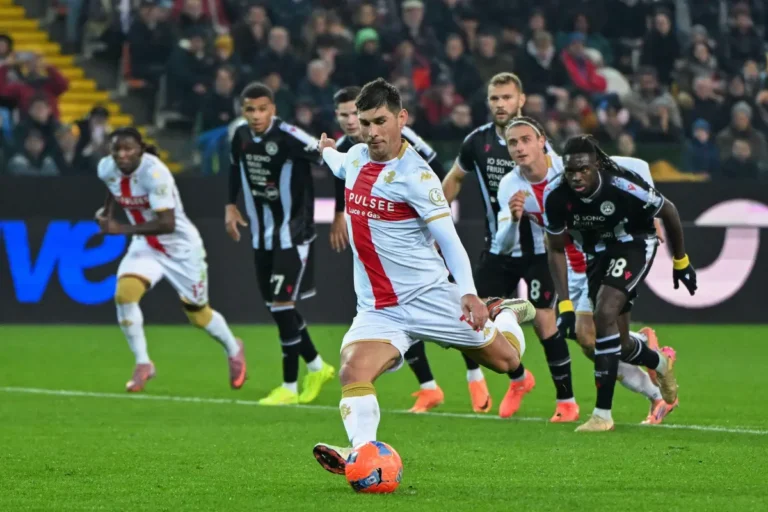 Ruslan Malinovskyi avec le Genoa