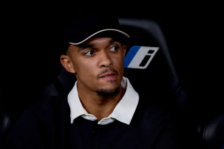 Trent Alexander Arnold visé par Manchester City ©Alamy