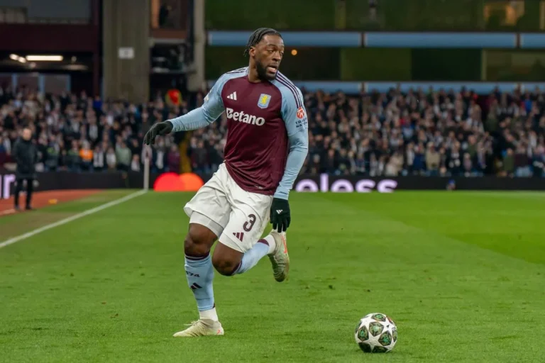 Axel Disasi lors de son passage à Aston Villa @Alamy