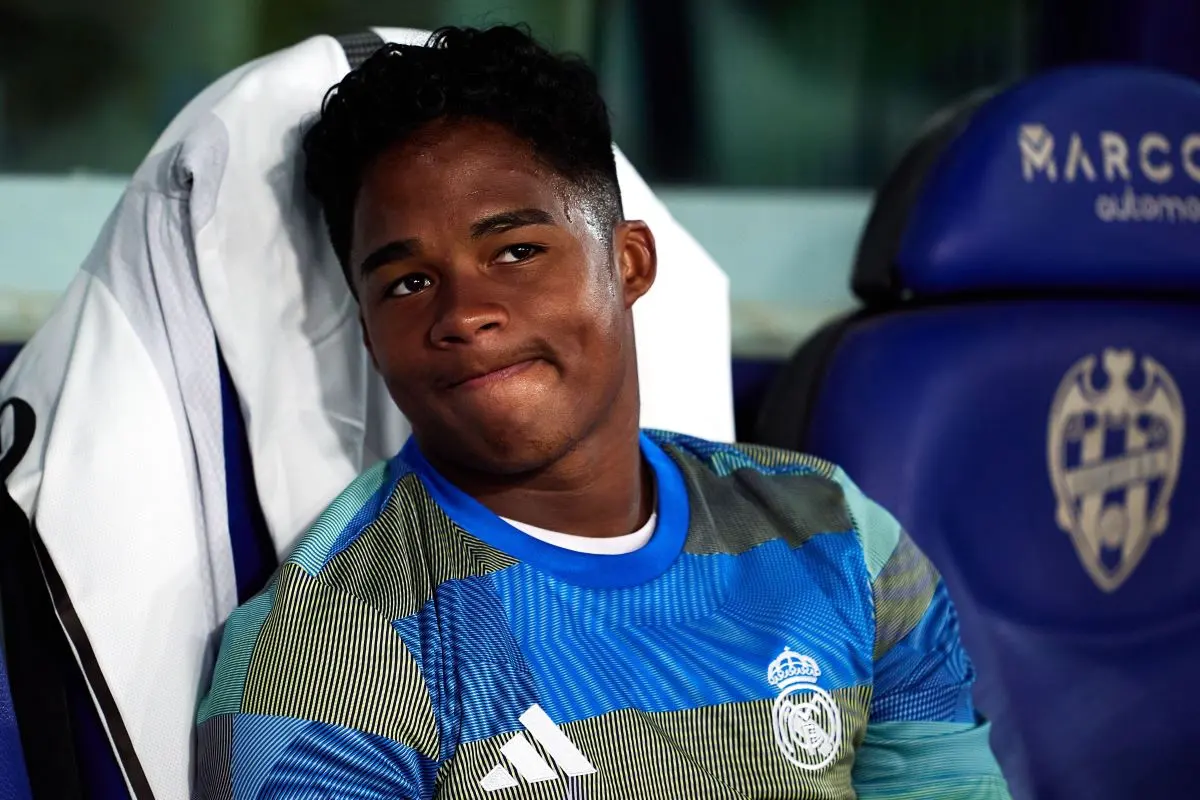 Endrick sur le banc du Real Madrid @Alamy