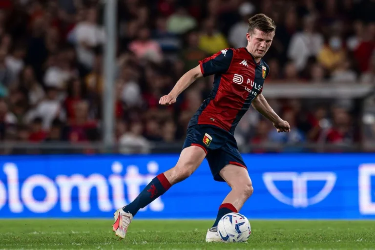 Morten Frendrup sous le maillot du Genoa @Alamy