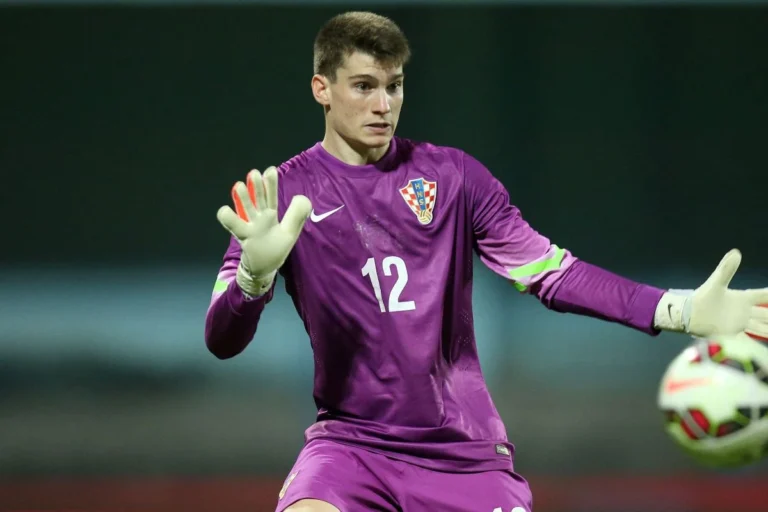 Dominik Livakovic sous le maillot de la Croatie @Alamy