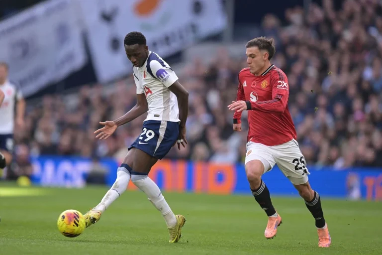 Manuel Ugarte sous le maillot de Manchester United @Alamy