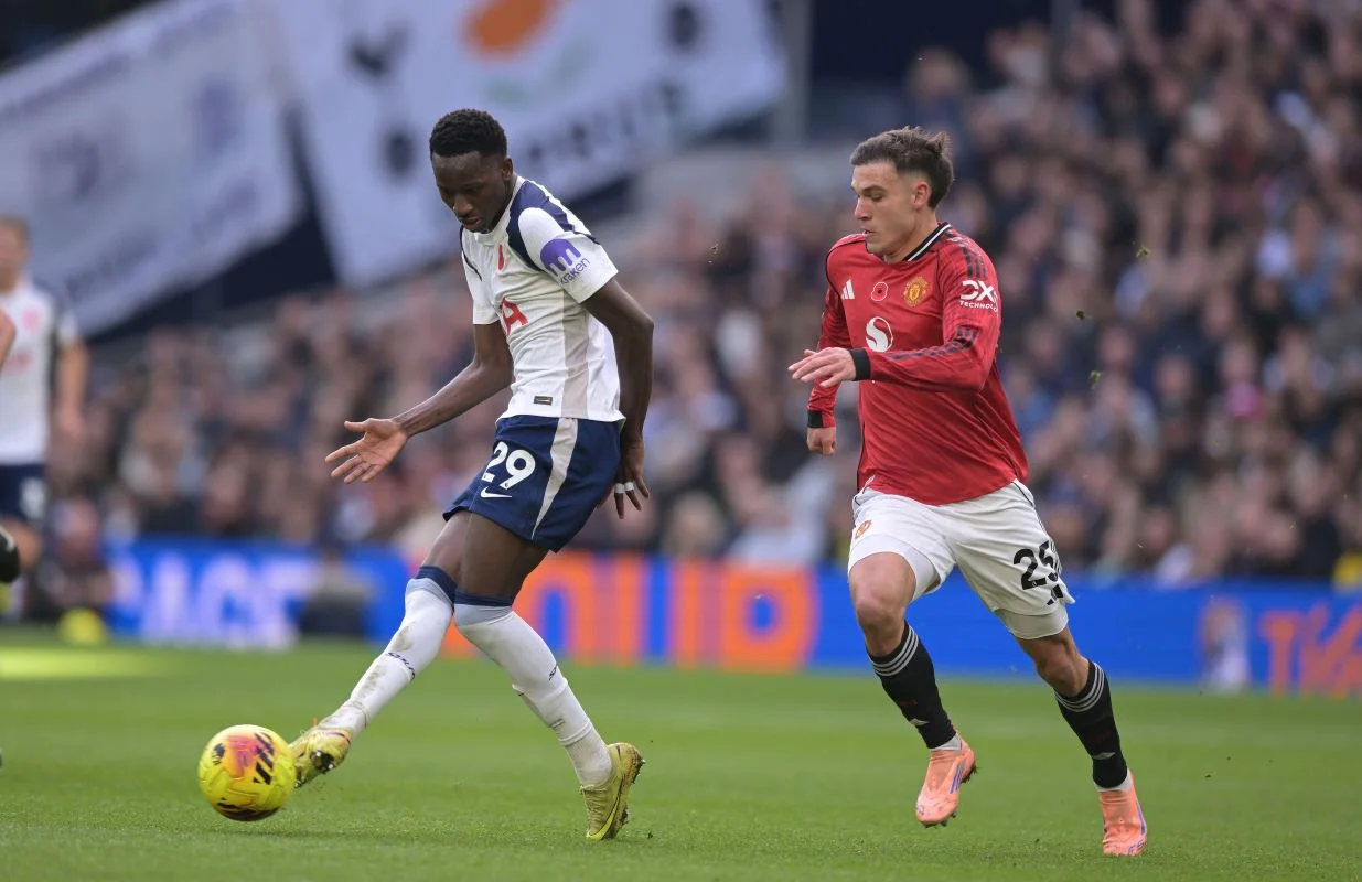 Manuel Ugarte sous le maillot de MU @Alamy