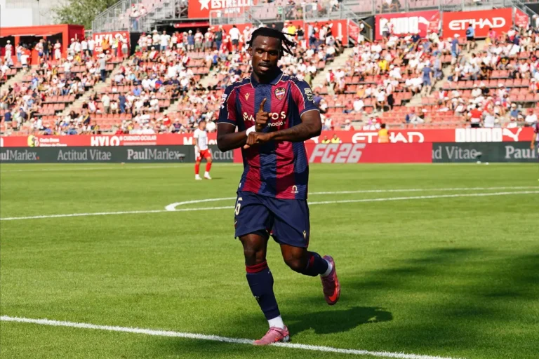 Officiel : Lens annonce le départ de Goduine Koyalipou