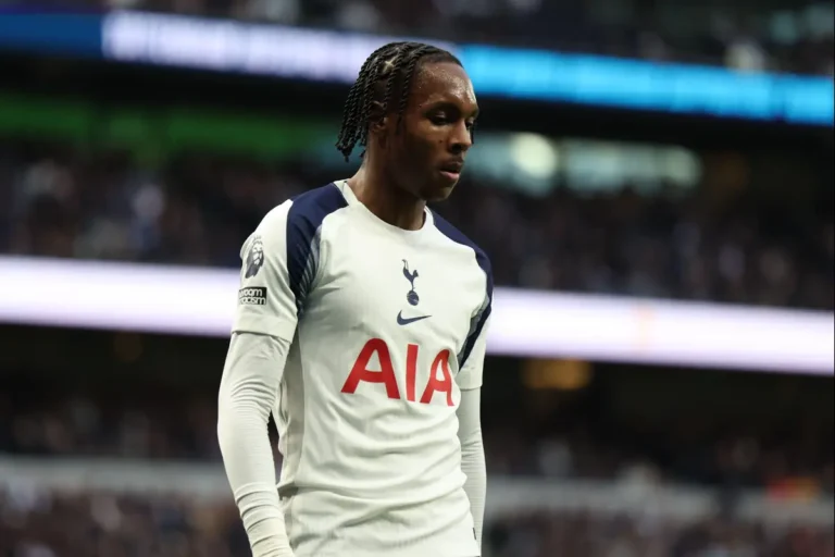 Tottenham : Mathys Tel jeté dehors