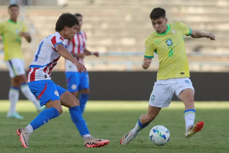 Arsenal, Chelsea et Man United traquent ce crack brésilien